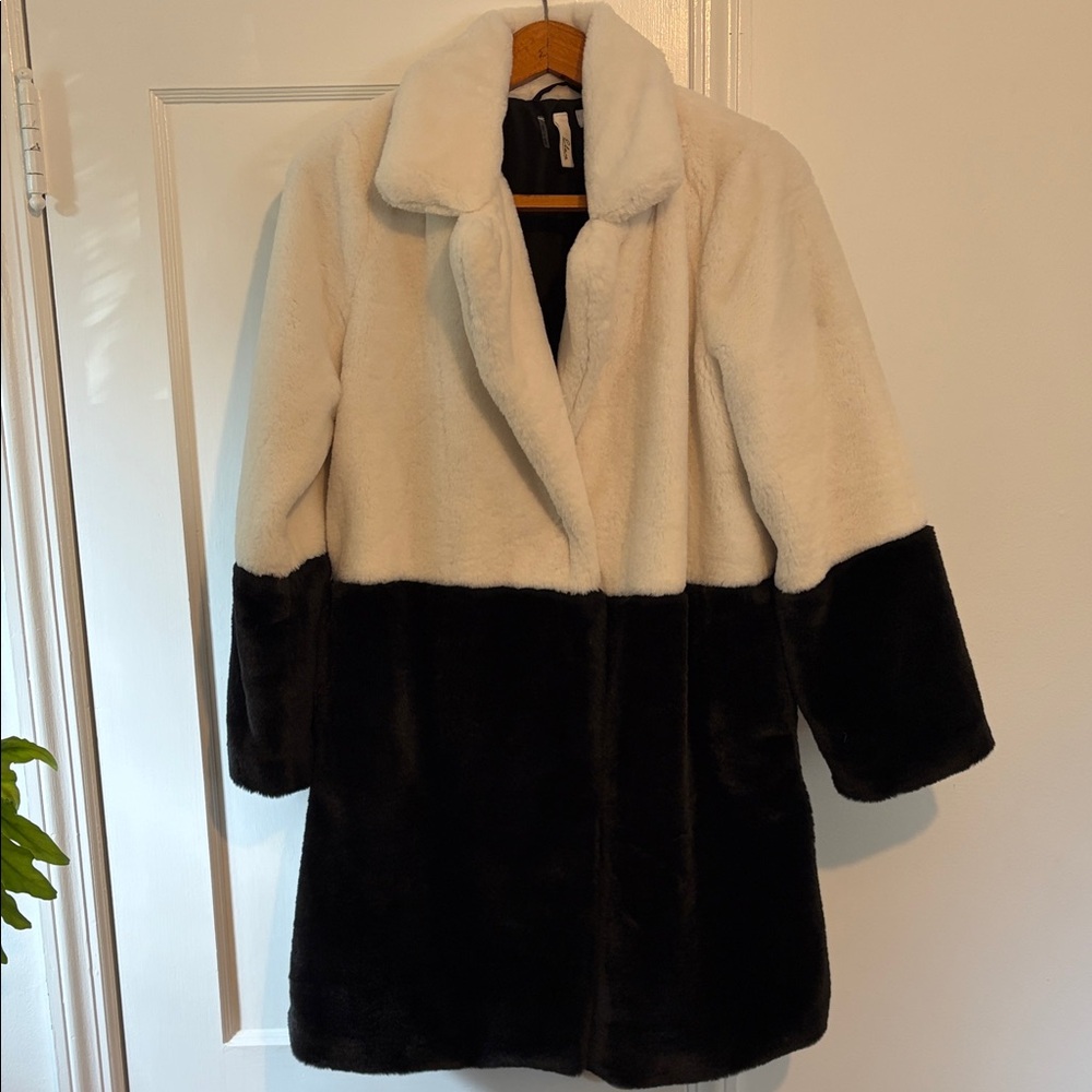 Elan Two-Tone Teddy Jacket in Black and Cream